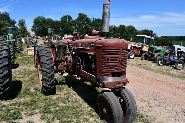 Image of Farmall M equipment image 1