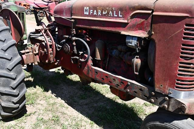 Image of Farmall M equipment image 2