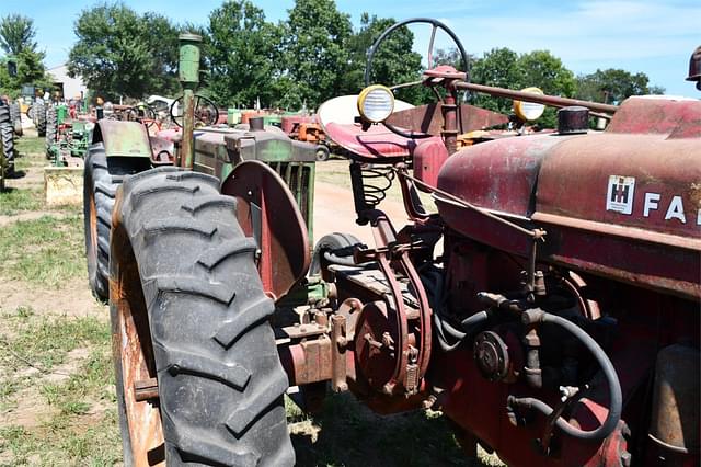 Image of Farmall M equipment image 3