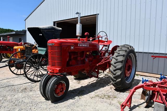 Image of Farmall M equipment image 1