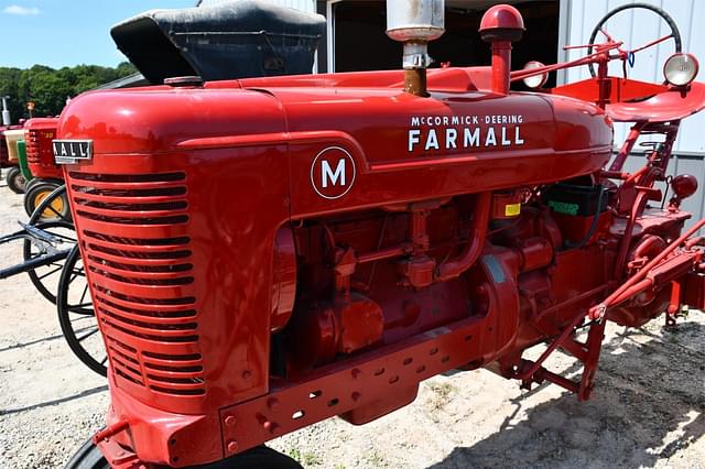 Image of Farmall M equipment image 4