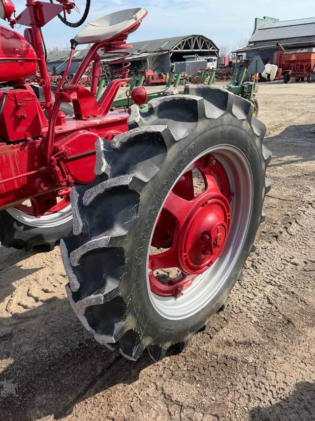 Image of Farmall MV equipment image 2