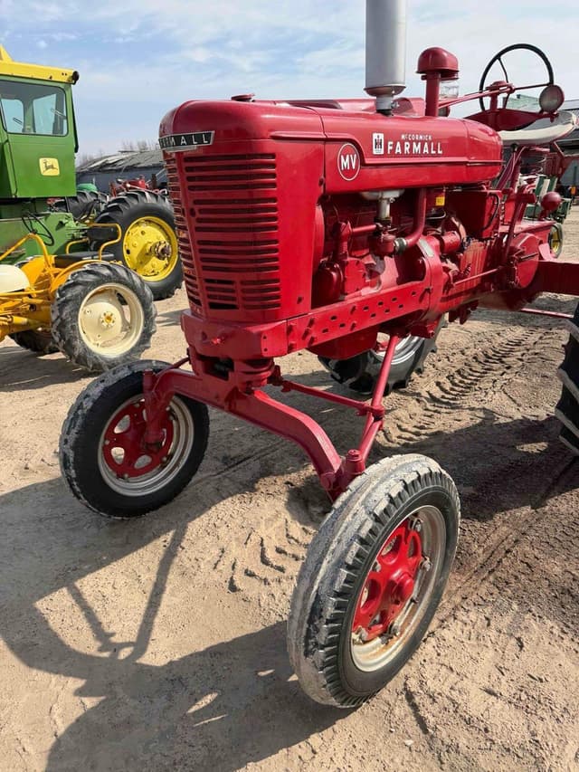 Image of Farmall MV equipment image 1