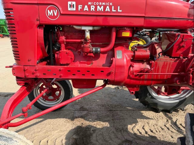 Image of Farmall MV equipment image 3