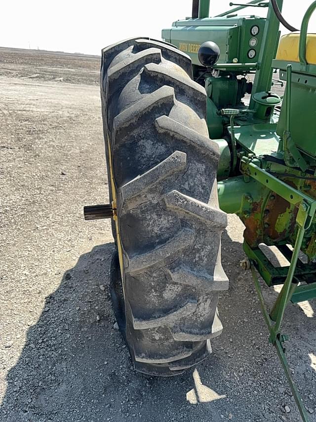 Image of John Deere A equipment image 4