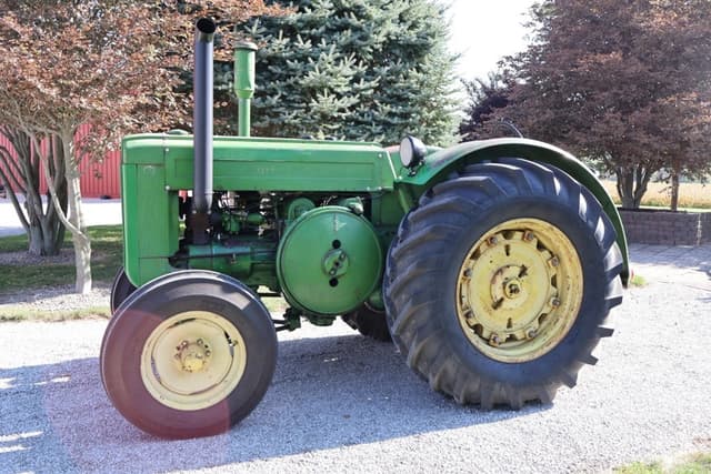 Image of John Deere D equipment image 1