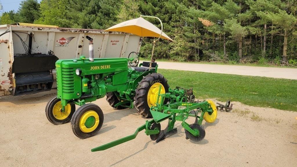 Main image John Deere M