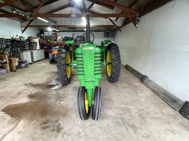 Image of John Deere B equipment image 1