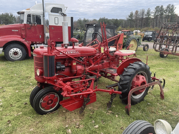 Main image Farmall B