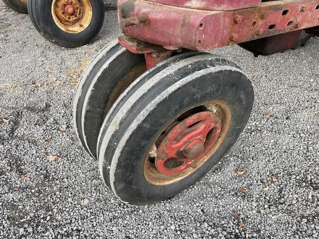 Image of Farmall H equipment image 3