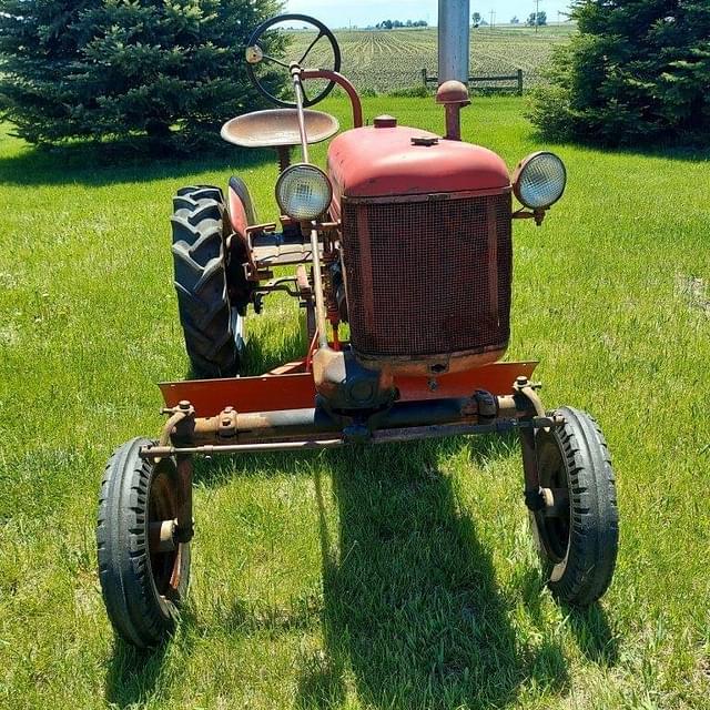 Image of Farmall Cub equipment image 1