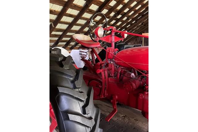 Image of International Harvester Farmall H equipment image 4