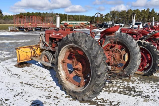 Image of Farmall H equipment image 3