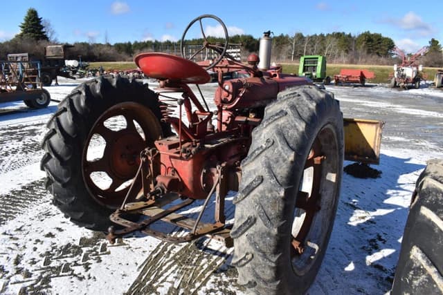 Image of Farmall H equipment image 2