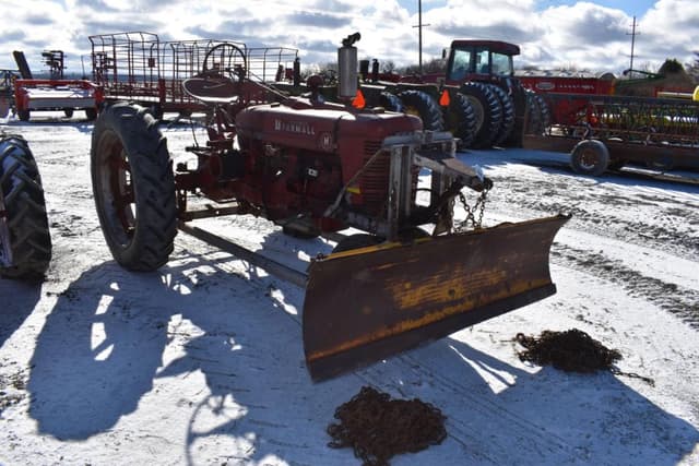 Image of Farmall H equipment image 1