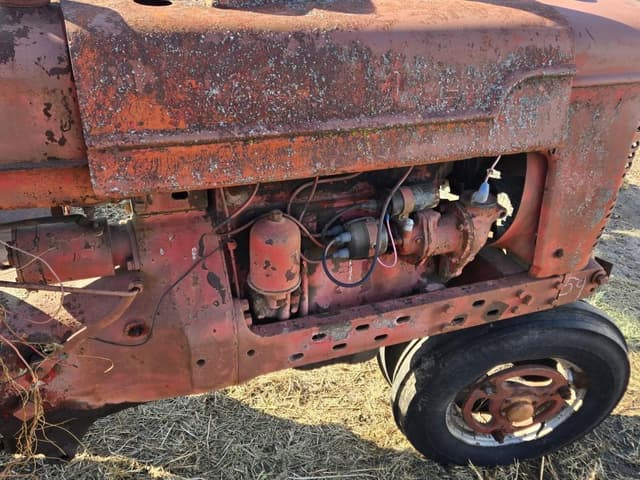 Image of Farmall H equipment image 3