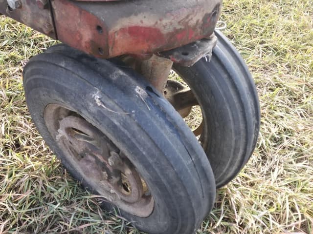 Image of Farmall H equipment image 3