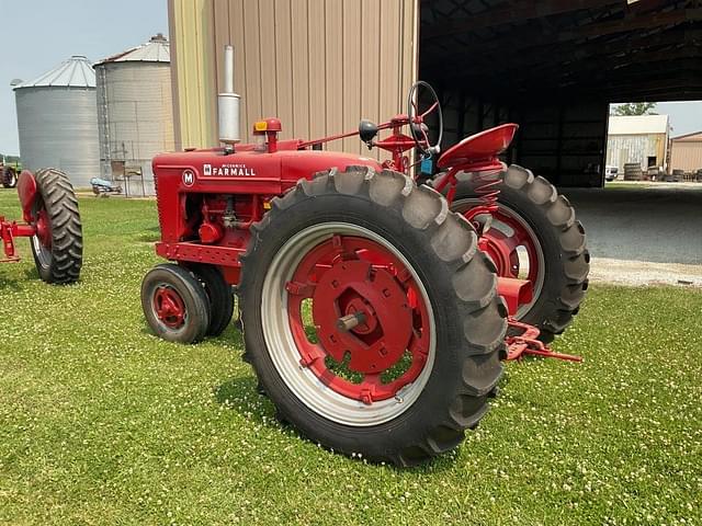 Image of Farmall M equipment image 2