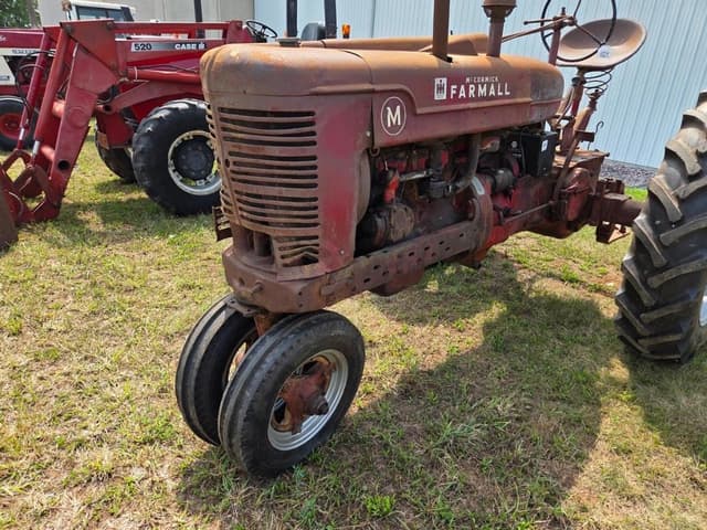 Image of Farmall M equipment image 1