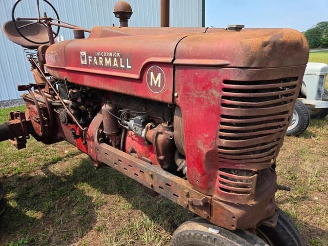 Image of Farmall M equipment image 2