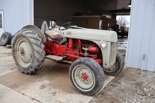 Image of Ford 8N equipment image 1