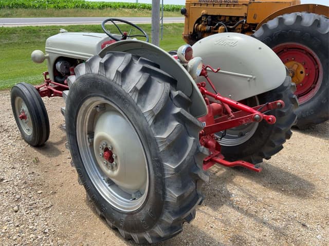 Image of Ford 8N equipment image 4