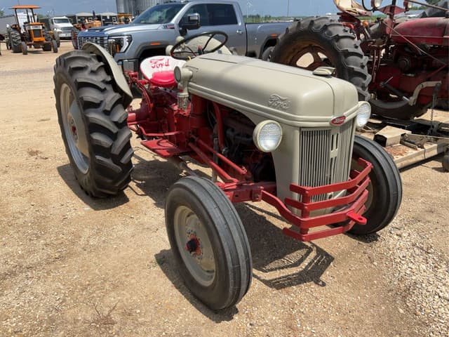 Image of Ford 8N equipment image 2