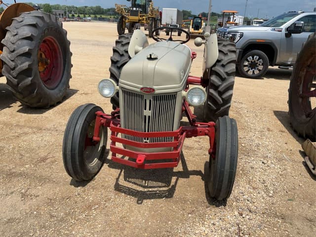 Image of Ford 8N equipment image 1