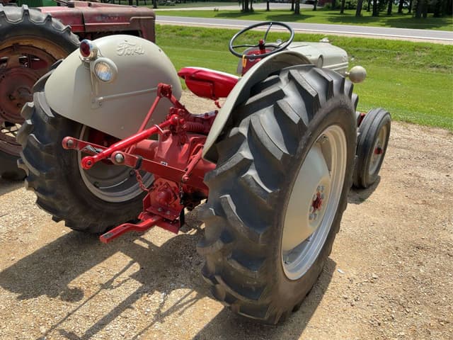 Image of Ford 8N equipment image 3