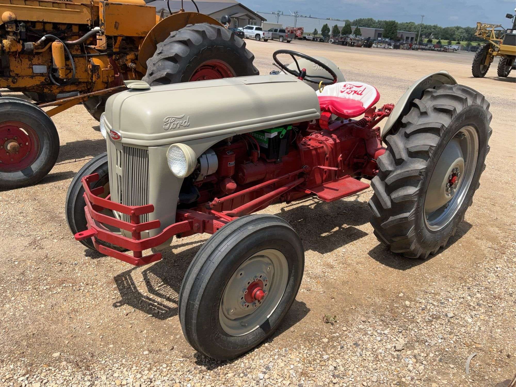 1948 Ford 8N Equipment Image0