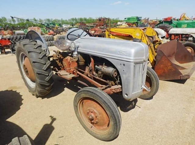 Image of Ford 8N equipment image 2