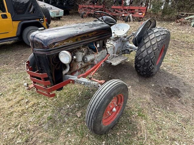Image of Ford 8N equipment image 2