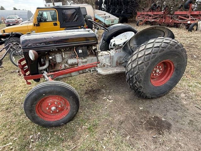Image of Ford 8N equipment image 3