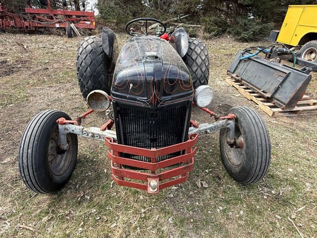Image of Ford 8N equipment image 1