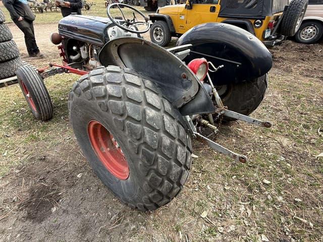 Image of Ford 8N equipment image 4