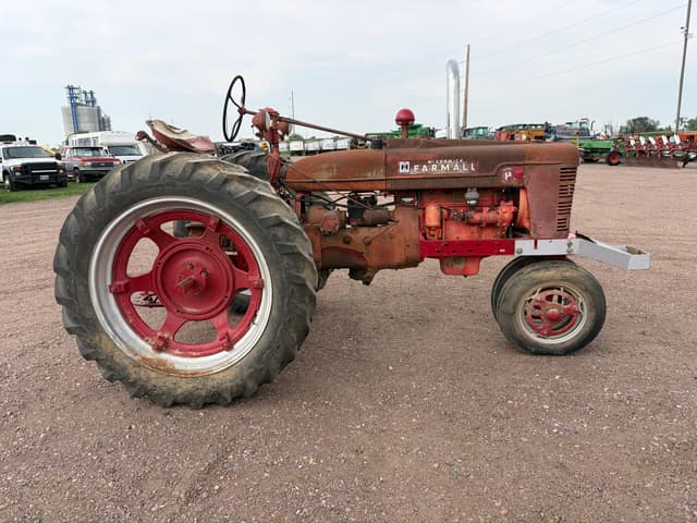 Image of Farmall H equipment image 2
