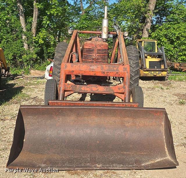 Image of Farmall M equipment image 1