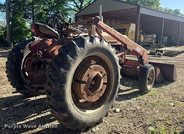 Image of Farmall M equipment image 3
