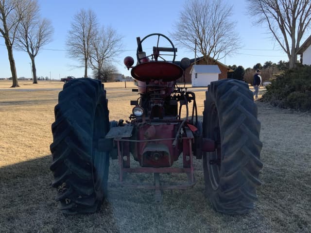 Image of Farmall M equipment image 2