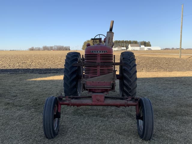 Image of Farmall M equipment image 1