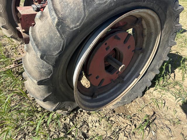 Image of Farmall M equipment image 3