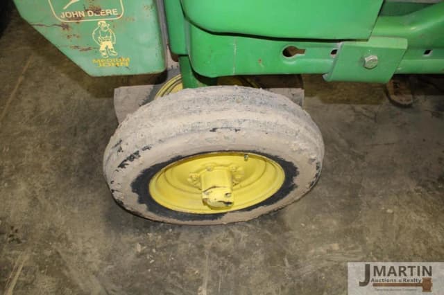 Image of John Deere A equipment image 3