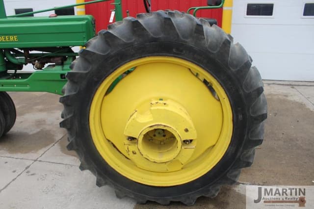 Image of John Deere B equipment image 4