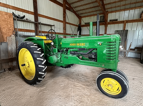 Image of John Deere B Image 0