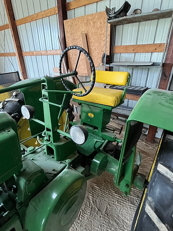 Image of John Deere B Image 1