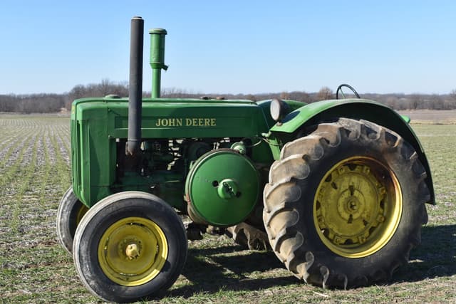Image of John Deere D equipment image 1