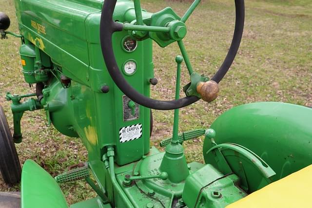 Image of John Deere M equipment image 4