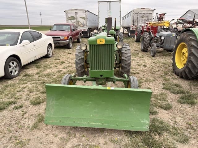 Image of John Deere M equipment image 1