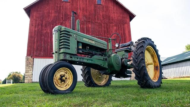 Image of John Deere B equipment image 1