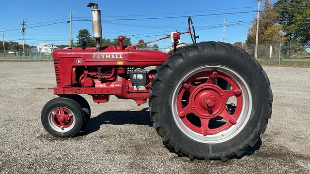 Image of Farmall H equipment image 1